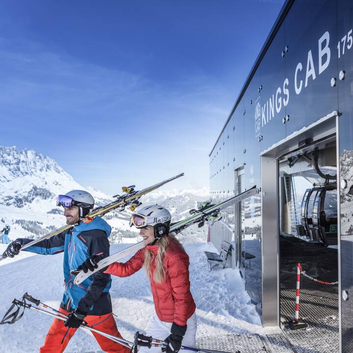 skiers mountain station Hochkönig