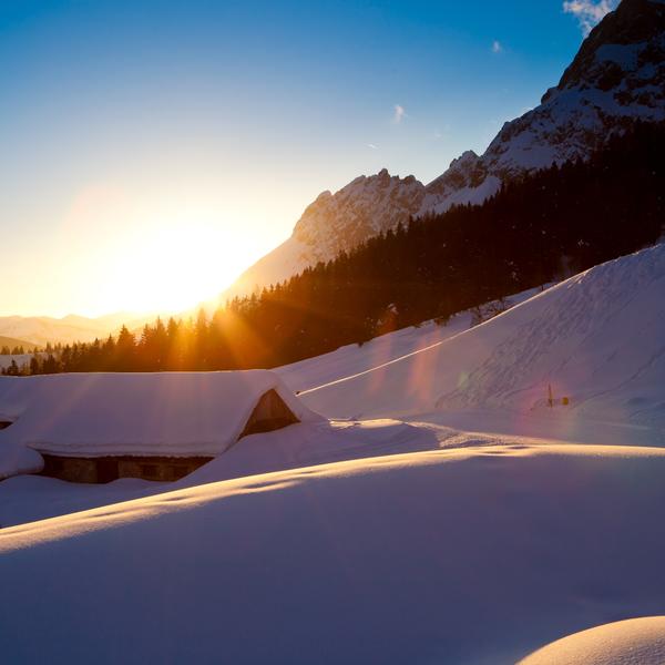 Sonnenuntergang über Winterlandschaft Hochkönig